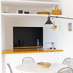 Lägenhet Hideaway With Modernist Design *